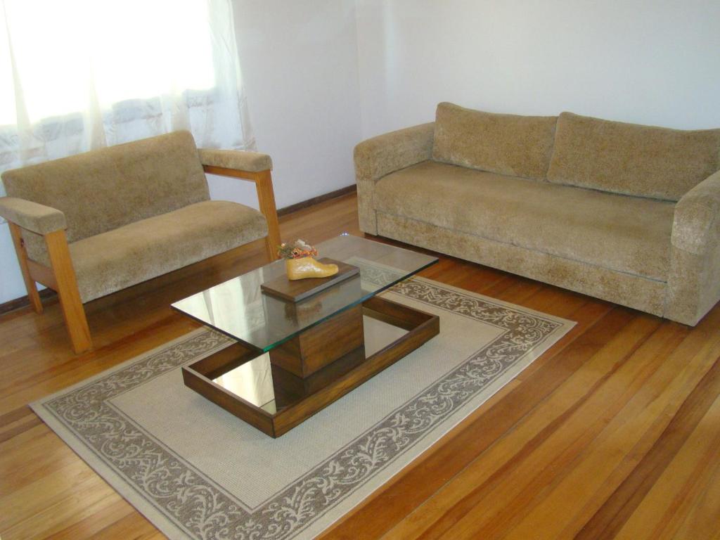 a living room with two couches and a coffee table at Oberherr in Gramado