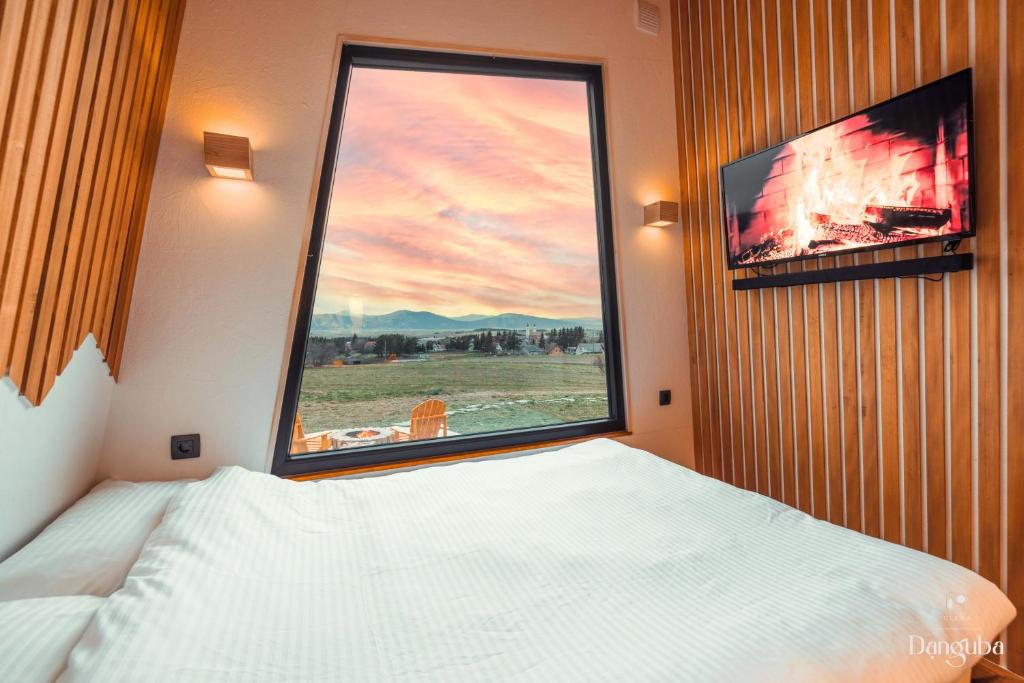 TV a/nebo společenská místnost v ubytování Tiny Glamp House – DANGUBA
