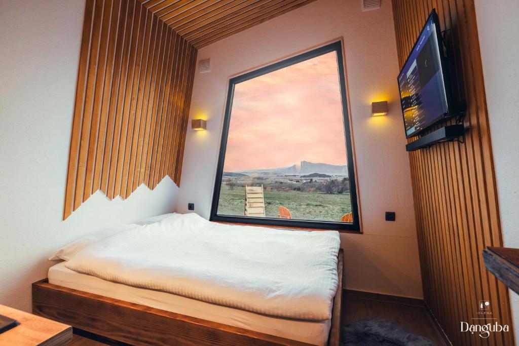 TV a/nebo společenská místnost v ubytování Tiny Glamp House – DANGUBA