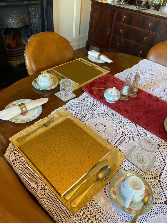 Příslušenství pro přípravu čaje a kávy v ubytování Bealkelly Country House