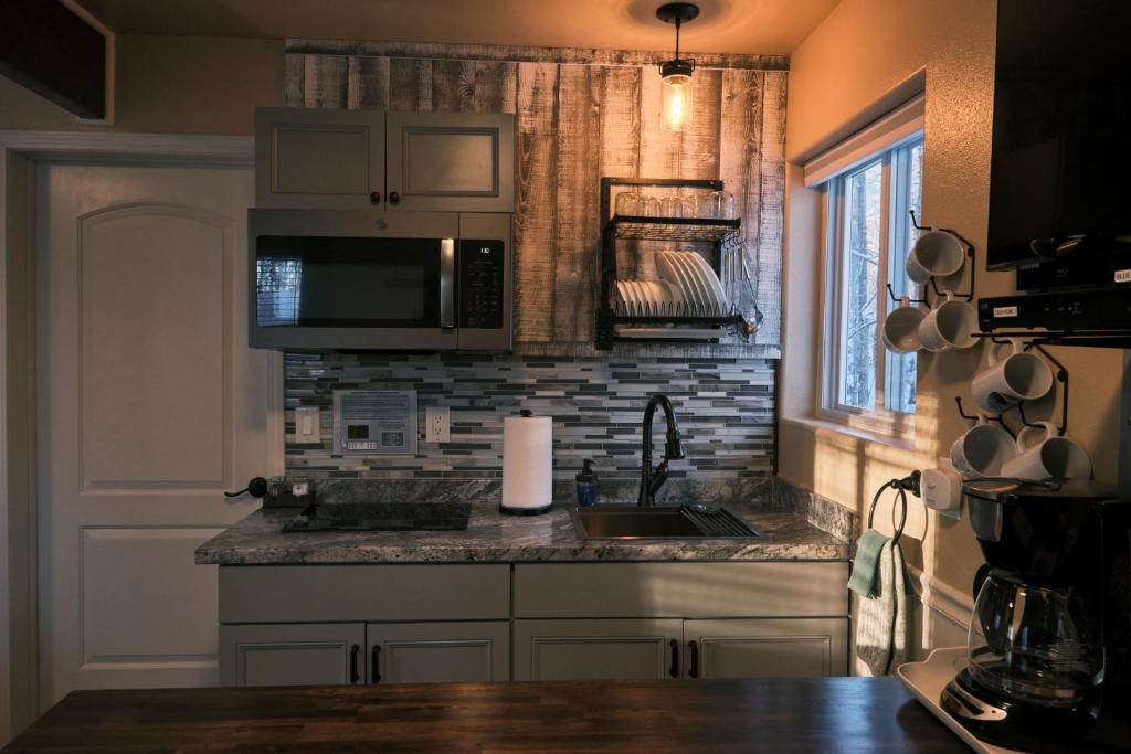 Chinook Wind Cabins - Holiday Home