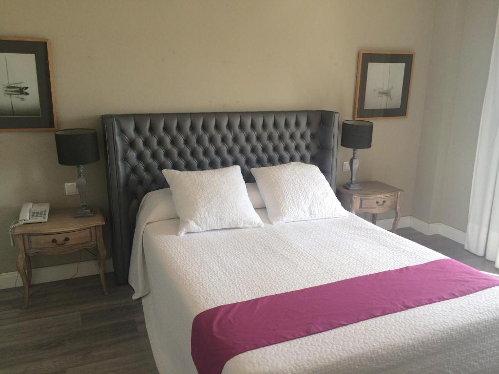 Postel nebo postele na pokoji v ubytování Hotel Jávea