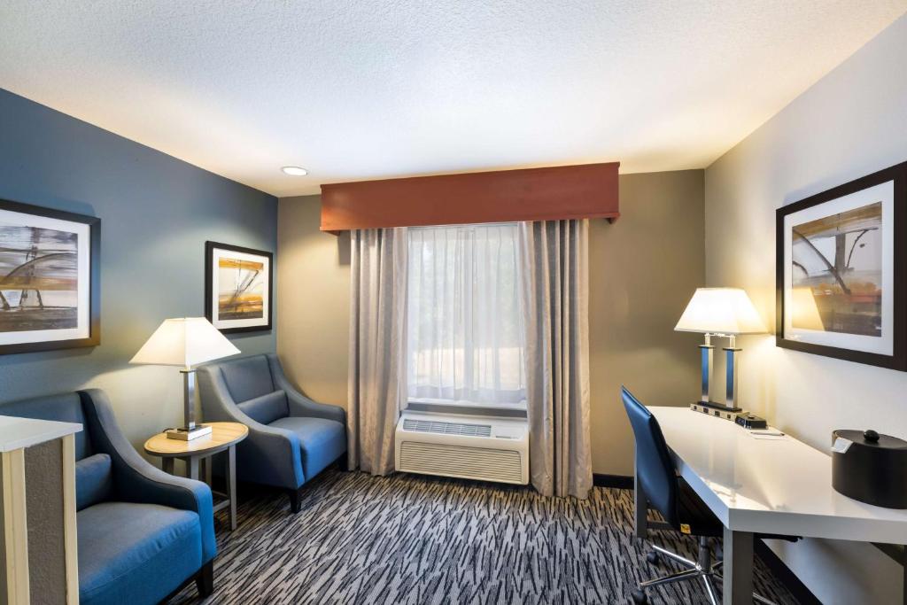 Posezení v ubytování Best Western PLUS Mountain View Auburn Inn