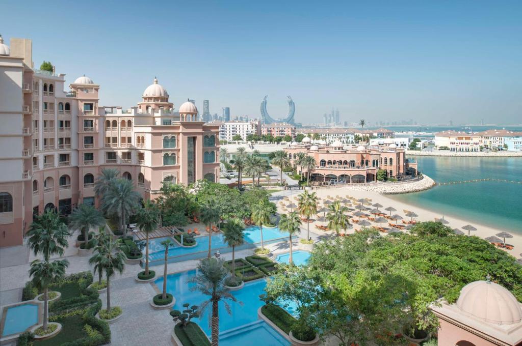 Bazén v ubytování Marsa Malaz Kempinski, The Pearl nebo v jeho okolí
