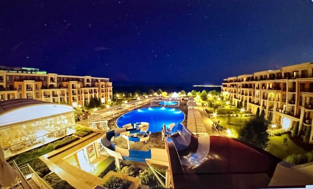 Πισίνα στο ή κοντά στο Prestige Fort Sveti Vlas Aparthotel 1 bedroom 4 people