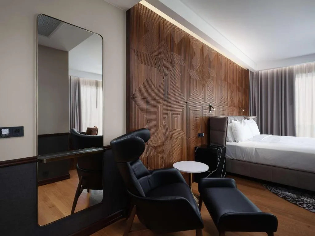 King Junior Suite with Spa Access