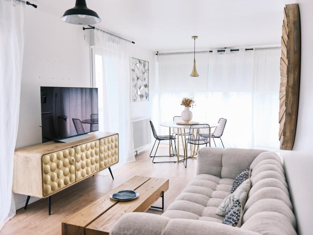 Et opholdsområde på Bel appart familial avec terrasse aux portes de Paris - Parking gratuit