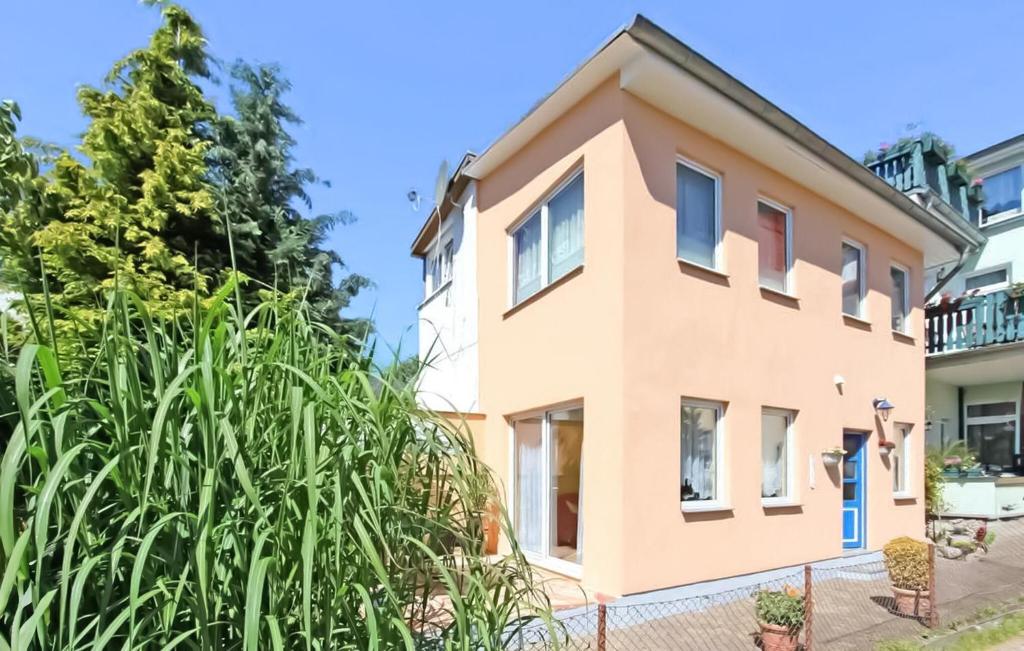 Hoone, kus puhkemaja asub