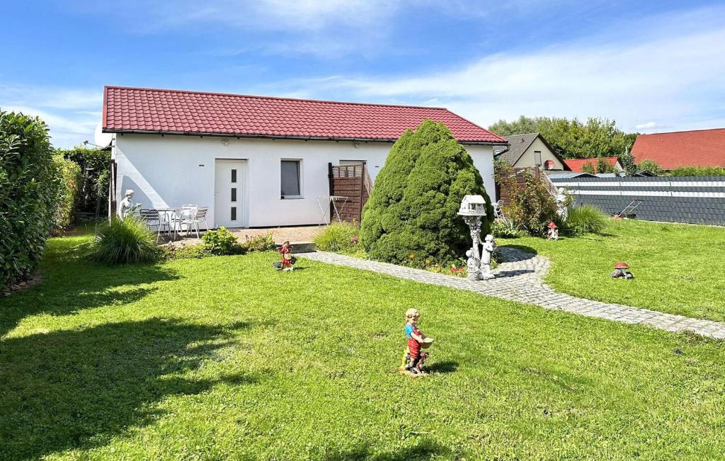 a group of children playing in the yard of a house at 1 Bedroom Stunning Home In Klink in Klink