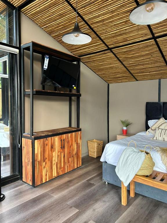TV a/nebo společenská místnost v ubytování Ketana Eco Hotel