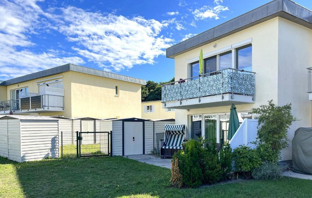 a house with a balcony and a fence at Amazing Home In Graal-mritz With Wifi in Müritz