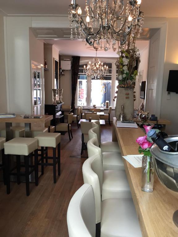 TV a/nebo společenská místnost v ubytování Hotel Montfoort