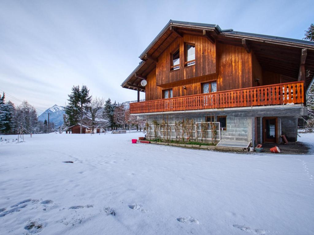 a log cabin in the snow with a yard at Chalet Samoëns, 5 pièces, 10 personnes - FR-1-642-3 in Samoëns