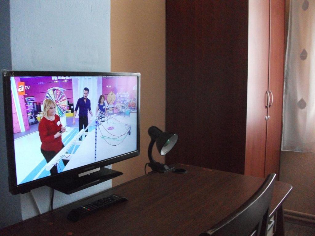 TV a/nebo společenská místnost v ubytování Ernur Pension