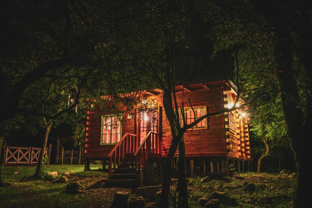 a cabin in the woods at night at RUNA YAKU KAUNAZ in Salta