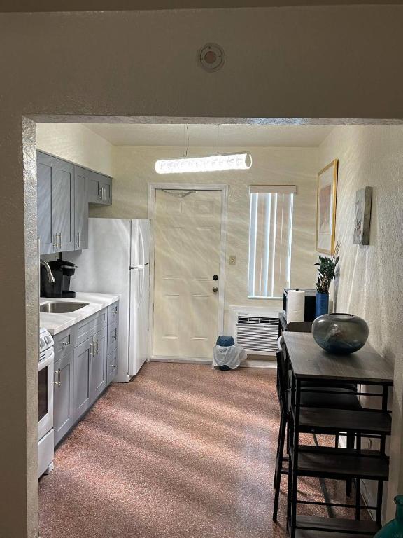 Kuchyň nebo kuchyňský kout v ubytování Madison Apartments