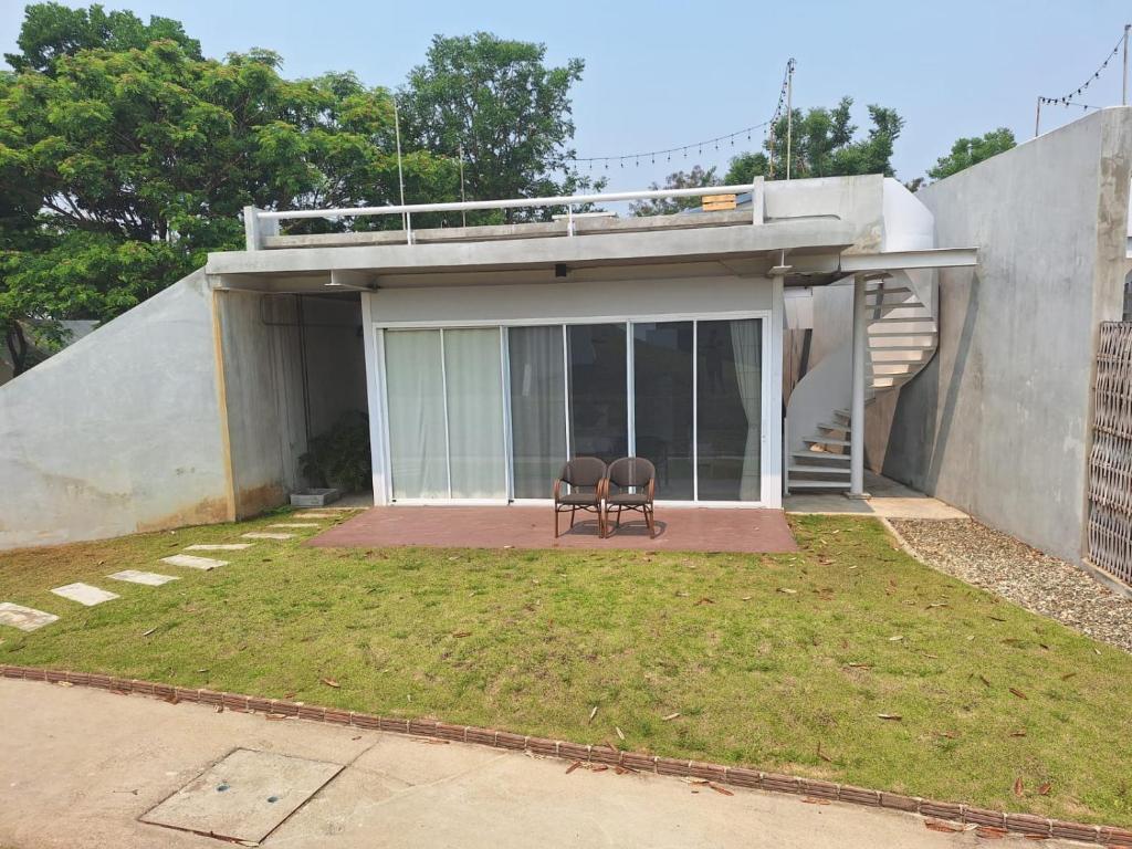 ไร่รื่นรมย์ Rai Ruen Rom Organic and Farmstay - Rooftop House With Garden View