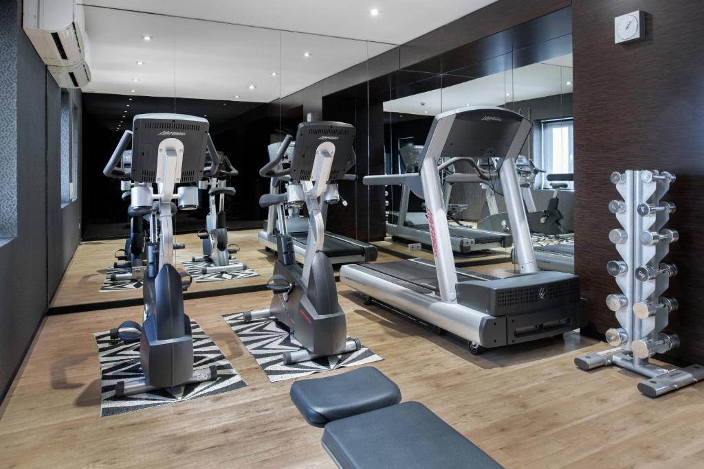 Fitness centrum a/nebo fitness zařízení v ubytování AC Hotel Carlton Madrid by Marriott