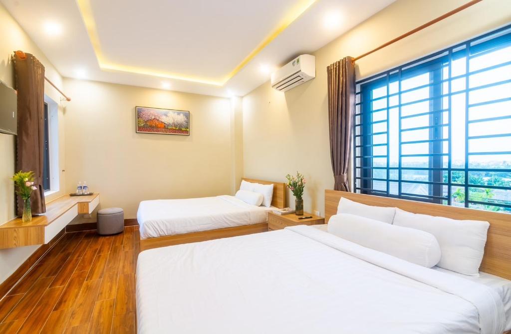 Tai Nhien Homestay - Deluxe Queen Room With Two Queen Beds