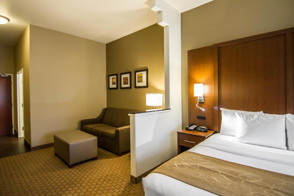 Comfort Suites Marshall - King Suite - Non-Smoking