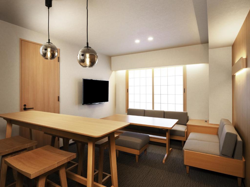 a dining room with a table and chairs at MIMARU Tokyo STATION EAST in Tokyo