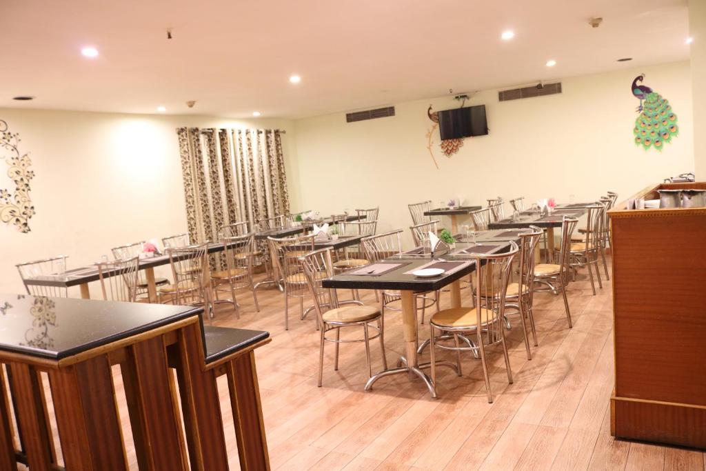 Restaurace v ubytování Ramee Guestline Tirupati
