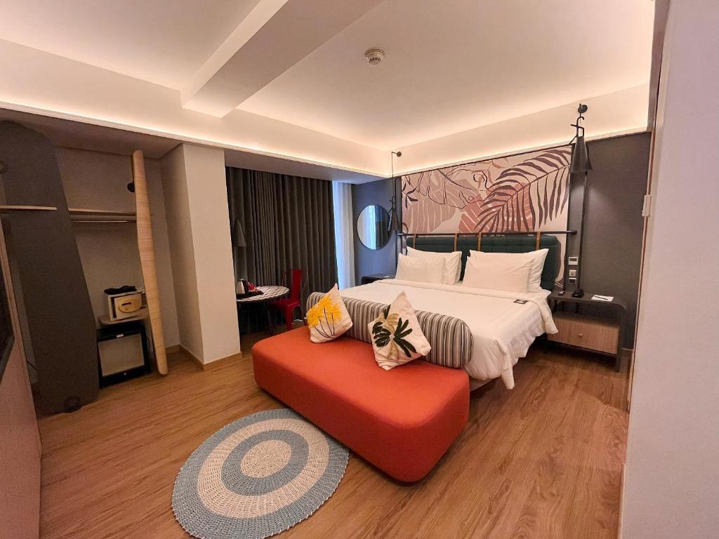 Postel nebo postele na pokoji v ubytování Luminor Hotel Legian Seminyak - Bali