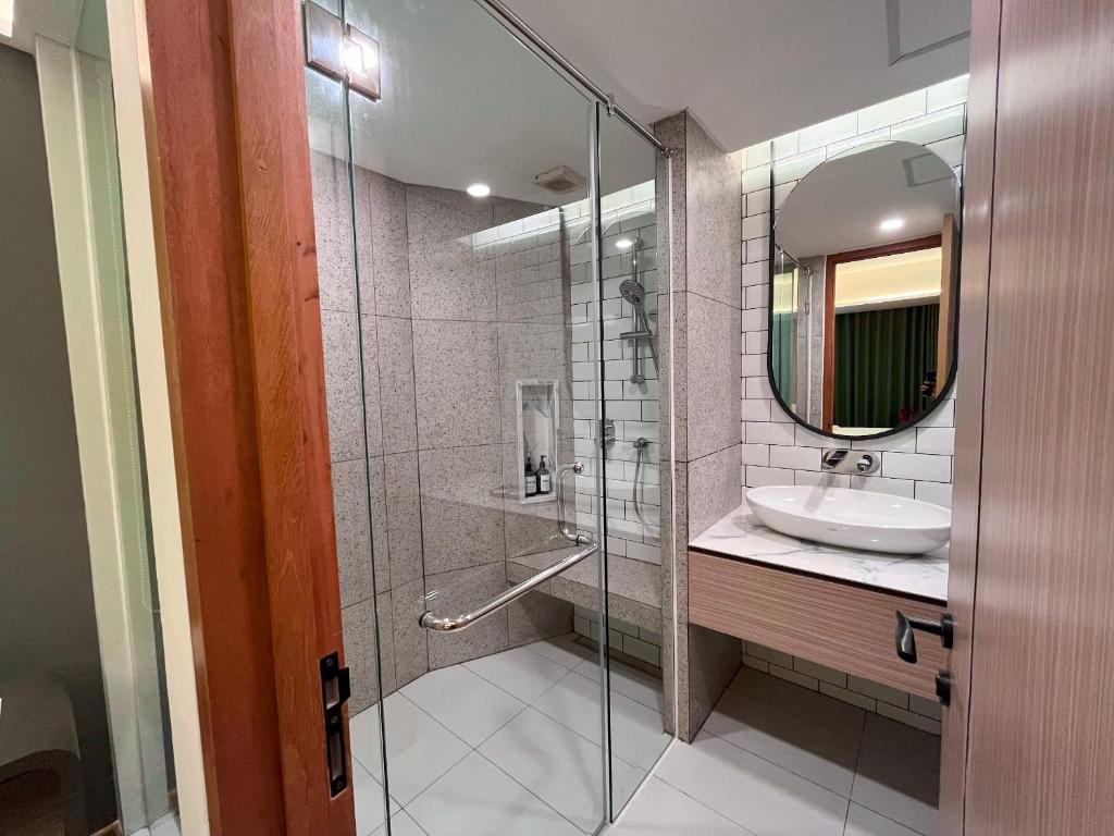 Koupelna v ubytování Luminor Hotel Legian Seminyak - Bali