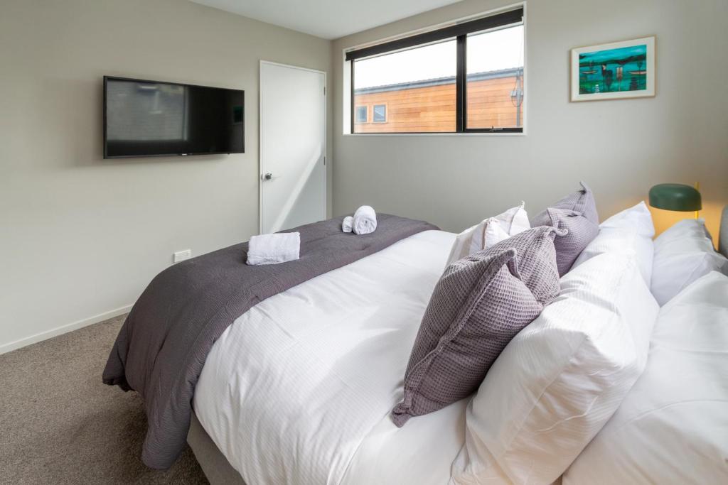 Latimer Square Luxe: 1BR w/ Sofa Bed - Resim 28