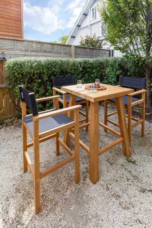 Latimer Square Luxe: 1BR w/ Sofa Bed - Resim 38