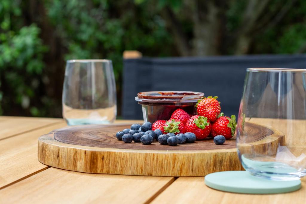 Latimer Square Luxe: 1BR w/ Sofa Bed - Resim 37