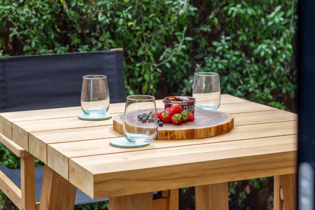 Latimer Square Luxe: 1BR w/ Sofa Bed - Resim 39