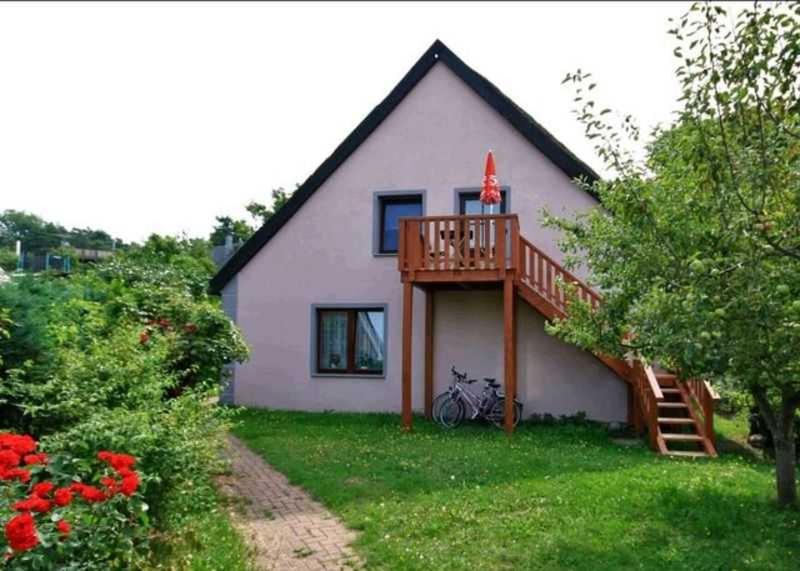 a house with a deck on the side of it at Lod - "Berliner Stube" in Kolpinsee