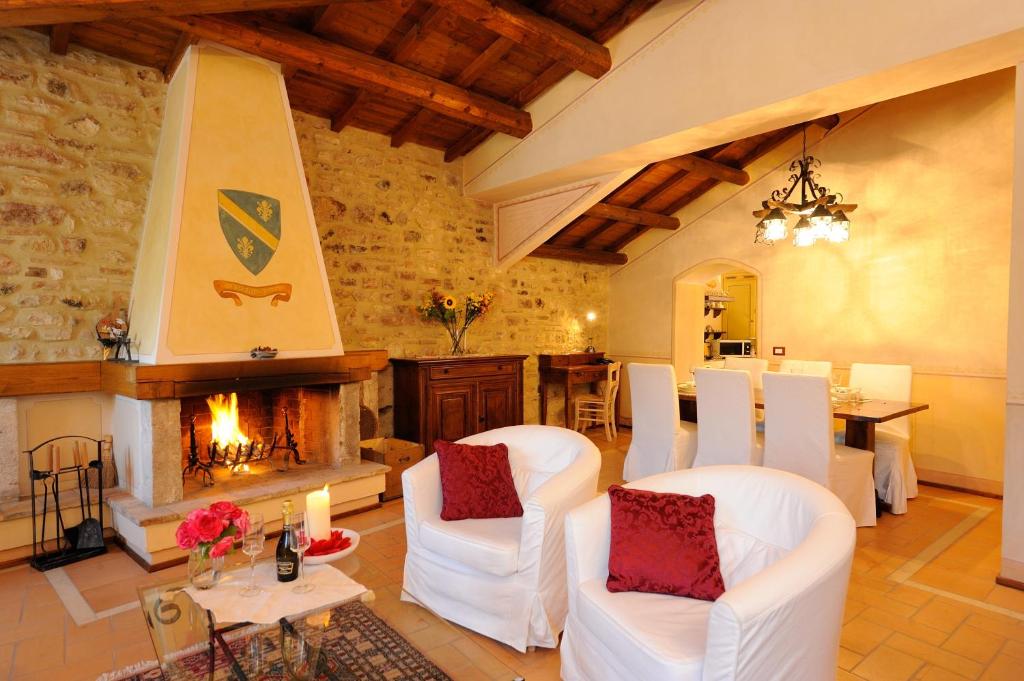 Część wypoczynkowa w obiekcie Torre Del Nera Albergo diffuso & Spa