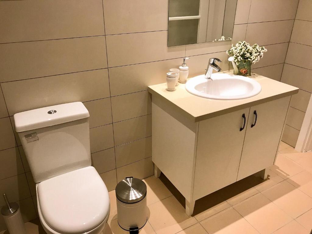 Koupelna v ubytování Avgi's Home