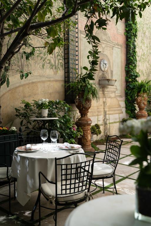 حديقة خارج Relais & Châteaux Hotel Orfila