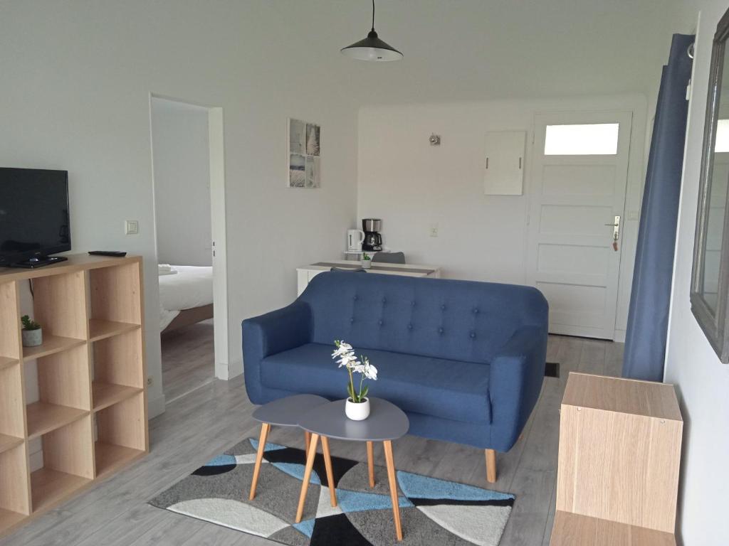 Et tv og/eller underholdning på Les gîtes de la fontaine