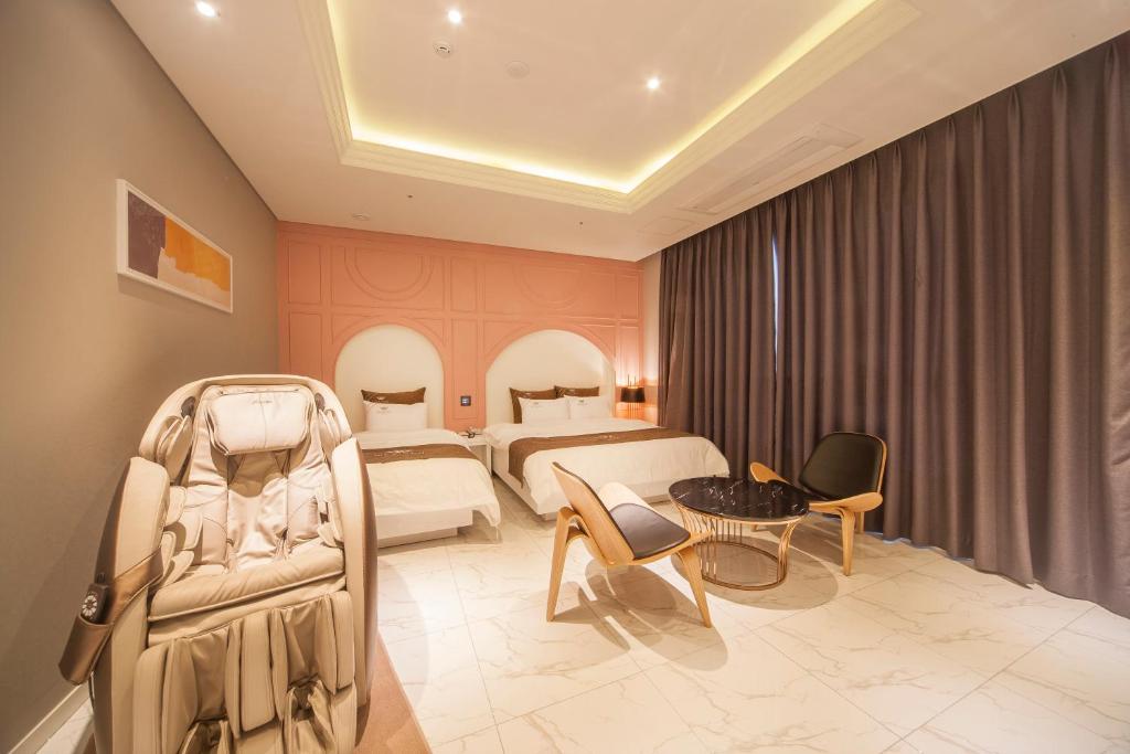 Posezení v ubytování Naju Western Hotel