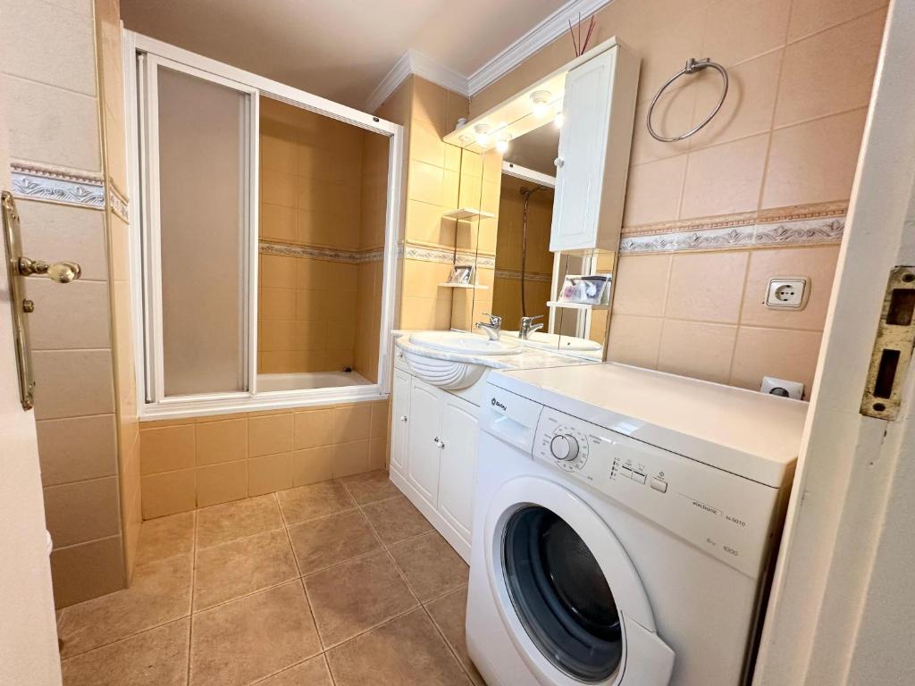 Kúpeľňa v ubytovaní NOG - La Nogalera, 2 dorm, 2 baños, Terraza, Piscina, Wifi