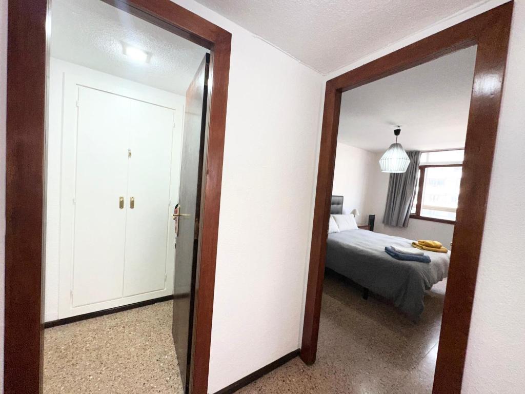 Posteľ alebo postele v izbe v ubytovaní NOG - La Nogalera, 2 dorm, 2 baños, Terraza, Piscina, Wifi