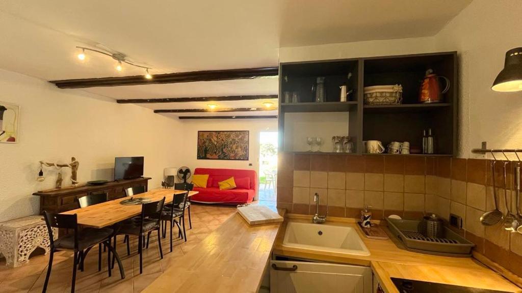 Kuchyň nebo kuchyňský kout v ubytování Appartement Cocody 41 LUMIO