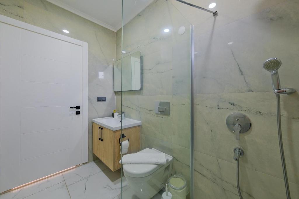 A bathroom at villa emir 2
