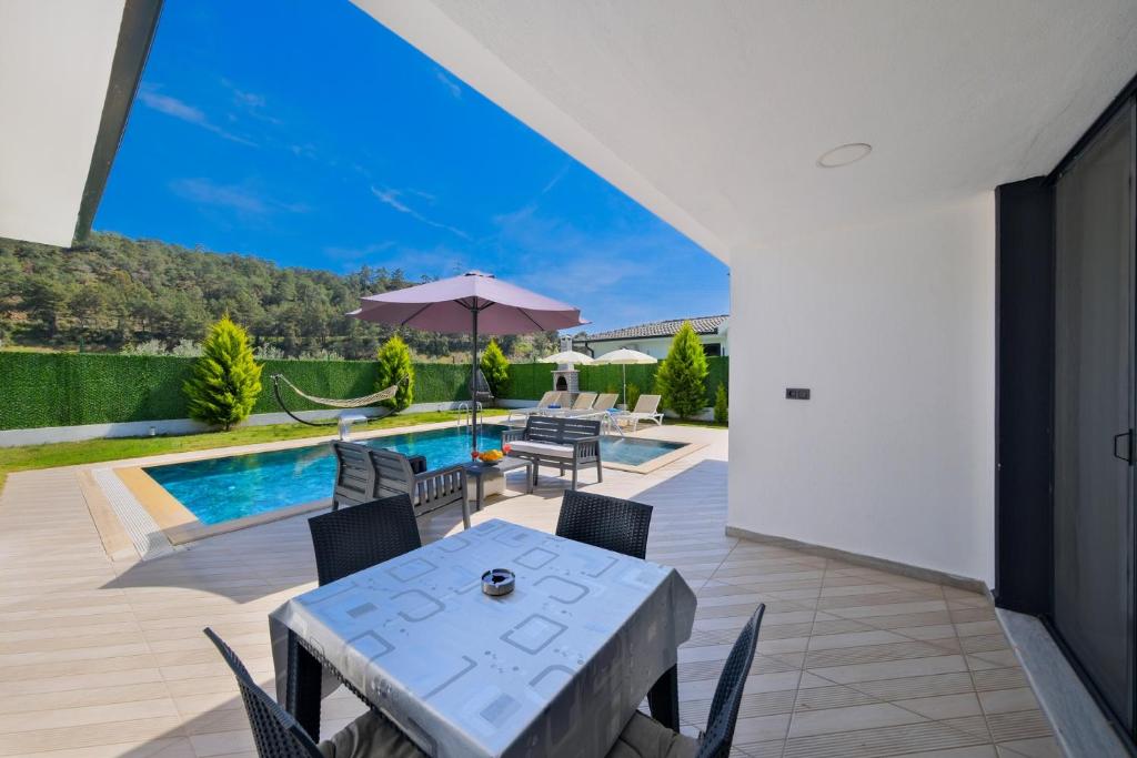 The swimming pool at or close to villa emir 2