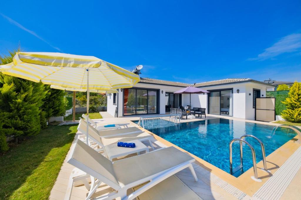 The swimming pool at or close to villa emir 2
