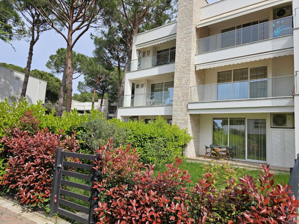 Zahrada ubytování Pinegrove Apartment