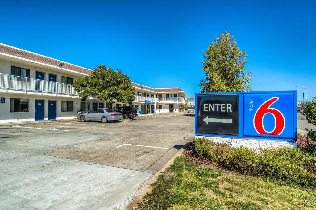 Certifikát, hodnocení, plakát nebo jiný dokument vystavený v ubytování Motel 6-Redding, CA - North