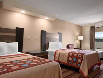 Postel nebo postele na pokoji v ubytování Super 8 by Wyndham Rahway/Newark