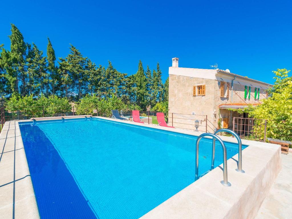 una piscina di fronte a una casa di Sa Vinya Des Compte - Villa With Private Pool In Maria De La Salut Free Wifi a Santa Margarita