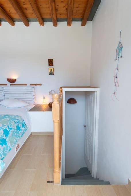 Кровать или кровати в номере Ammos 2 - Seafront maisonette, Glyfo beach, Sifnos