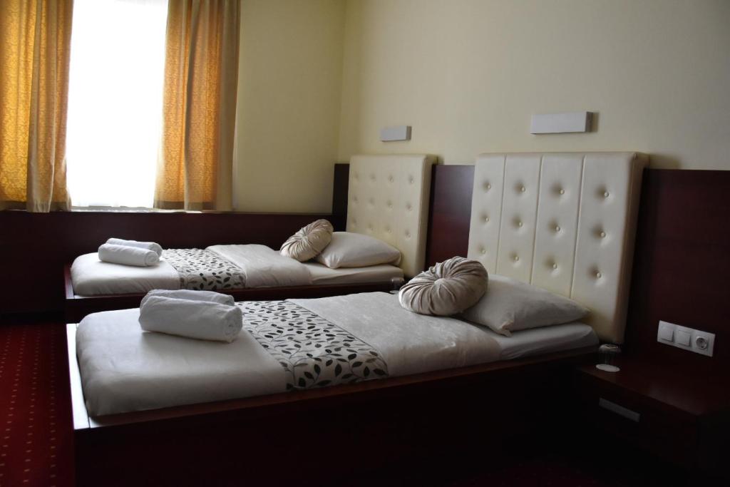 Habitación con 2 camas en Gostišče Zvezda Ljutomer, en Ljutomer